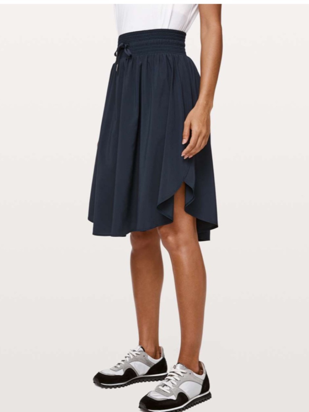 LULULEMON FLOWY NAVY KNEE LENGTH EVERYDAY SKIRT